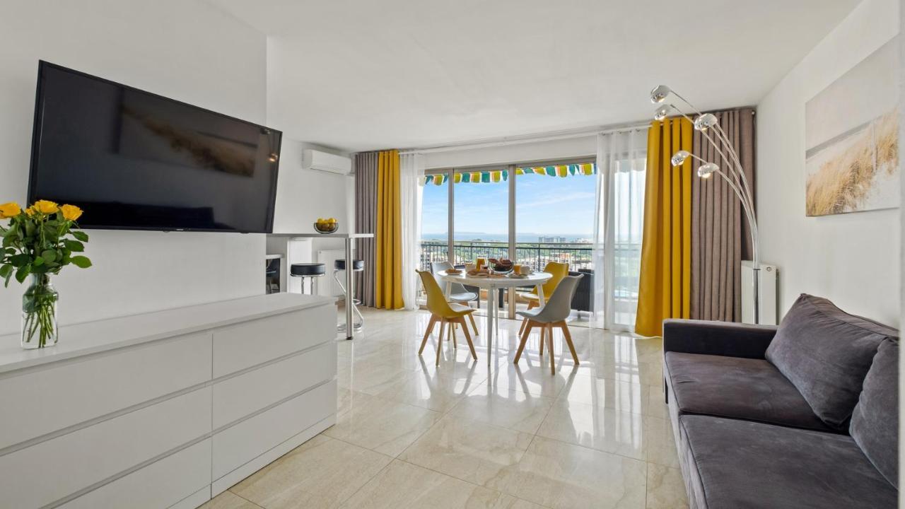 Cannes Marina Appart Hotel Mandelieu Bagian luar foto