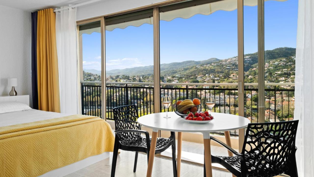 Cannes Marina Appart Hotel Mandelieu Bagian luar foto