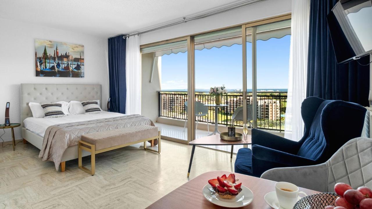 Cannes Marina Appart Hotel Mandelieu Bagian luar foto
