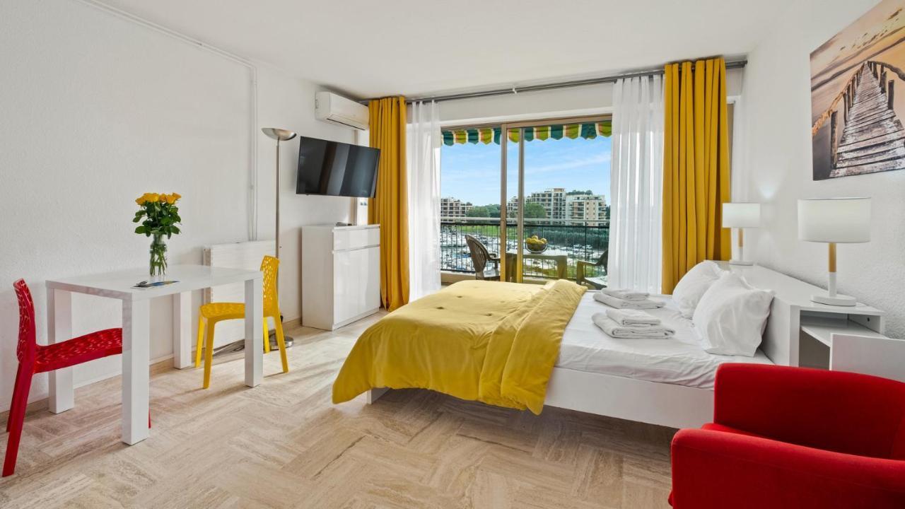 Cannes Marina Appart Hotel Mandelieu Bagian luar foto