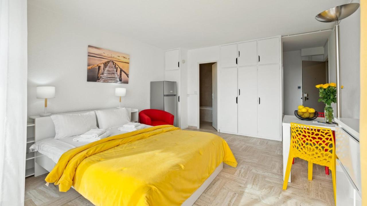 Cannes Marina Appart Hotel Mandelieu Bagian luar foto