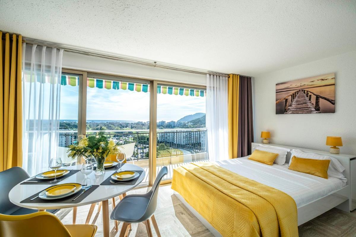 Cannes Marina Appart Hotel Mandelieu Bagian luar foto