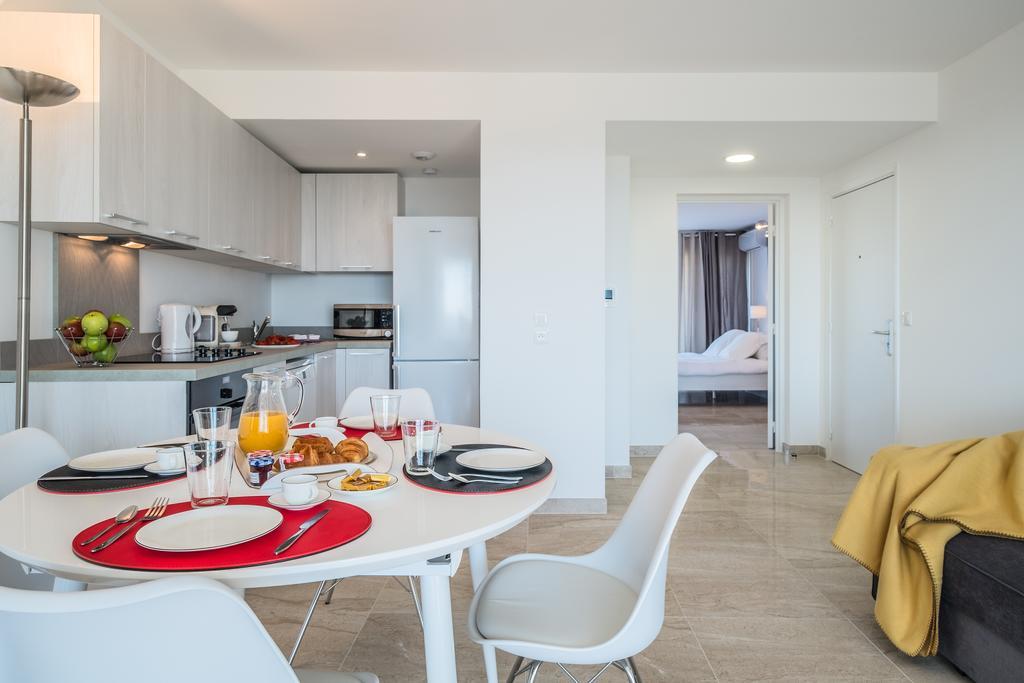 Cannes Marina Appart Hotel Mandelieu Bagian luar foto